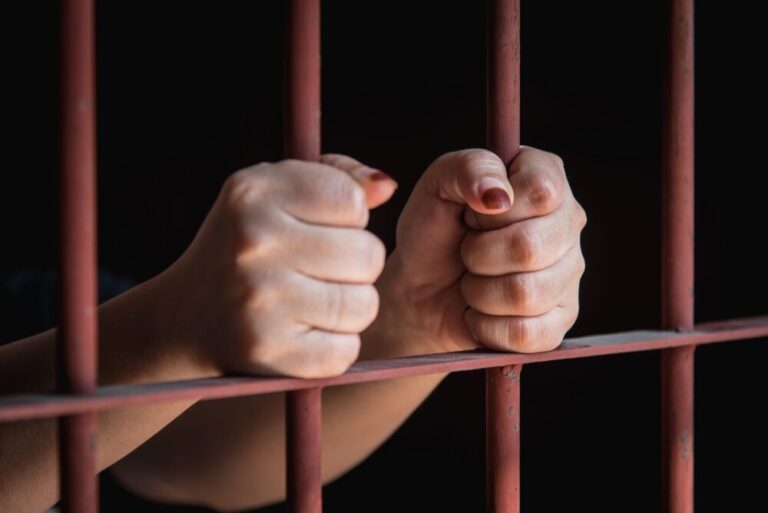 Condenan a 20 años de prisión a mujer por muerte de su pareja en Montecristi