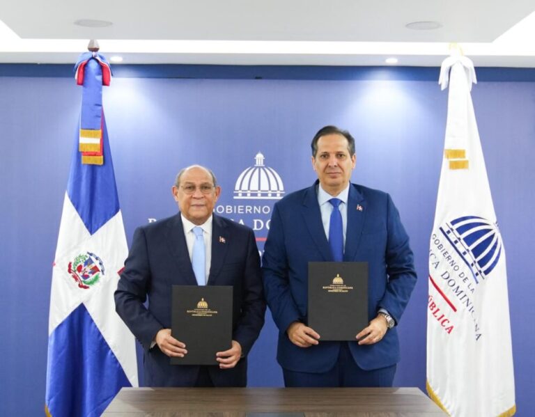Salud Pública y MESCyT regulan validación de títulos médicos extranjeros en República Dominicana