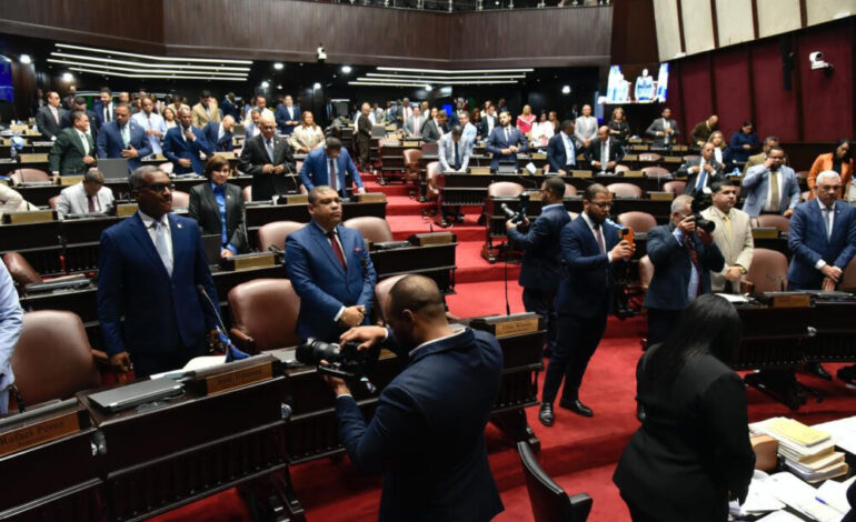 Diputados devuelven reforma laboral a comisión