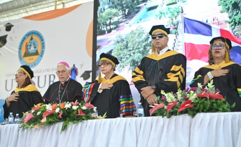 Utesur gradúa 462 nuevos profesionales en Azua