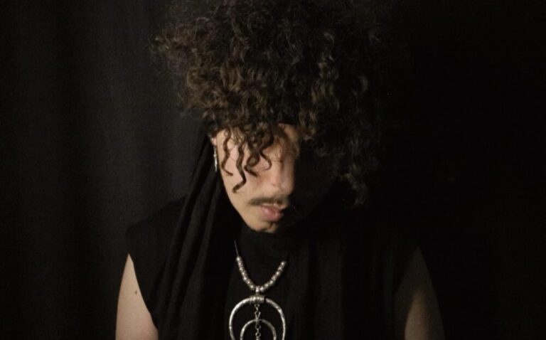 CHITU presenta “EMBRÚJAME”, una historia de amor, obsesión y magia oscura