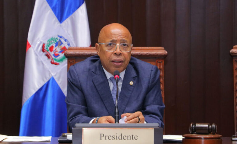 Diputados extienden debate sobre reforma laboral