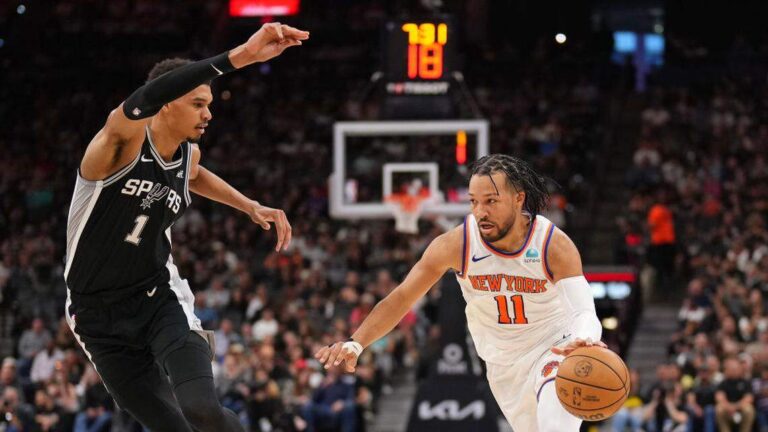 Knicks frenan a Wembanyama y golpean primero en las Finales