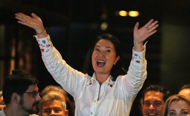 Keiko Fujimori toma ligera ventaja en el escrutinio y se acerca a la Presidencia de Perú
