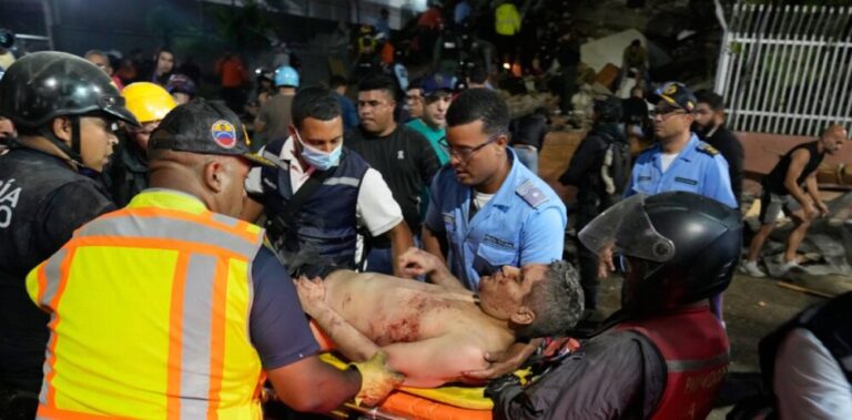 Terremotos de 7.5 y 7.2 dejan muertos y edificios colapsados en Caracas; rescatistas buscan sobrevivientes