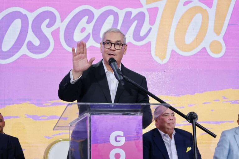 Gonzalo Castillo afirma estar “listo para gobernar” y centra discurso en seguridad y migración
