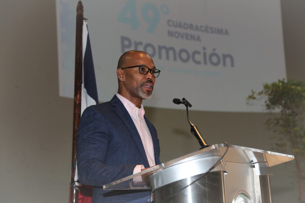 Hospital Gautier gradúa 82 nuevos especialistas