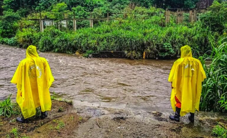 El Salvador atiende emergencias tras paso de Cristina