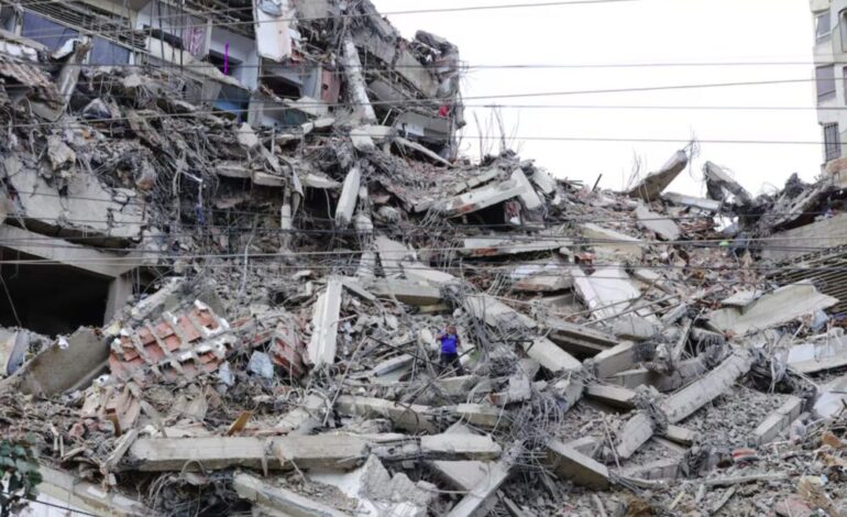 Rescate contrarreloj entre escombros en Caracas tras devastadores terremotos