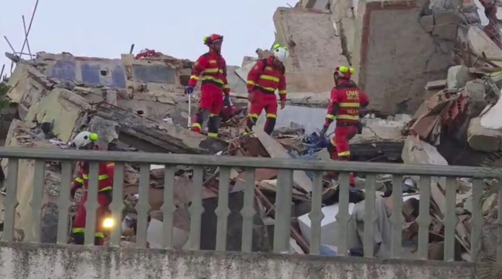 Suben a 1,430 los muertos por terremotos en Venezuela