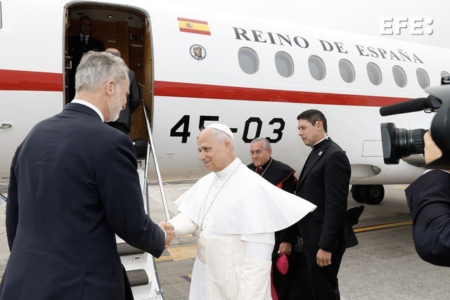 Avería aérea altera salida del Papa de España; el Rey le cede su aeronave
