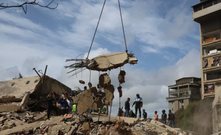 Venezuela confirma 235 muertos y 4,300 heridos tras los terremotos; continúan rescates y crece la tragedia