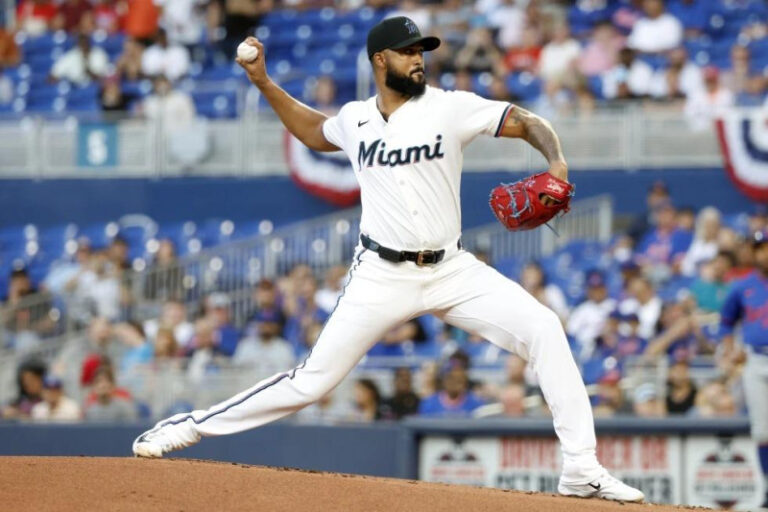 Sandy Alcántara hace historia y se convierte en el líder de ponches de los Marlins