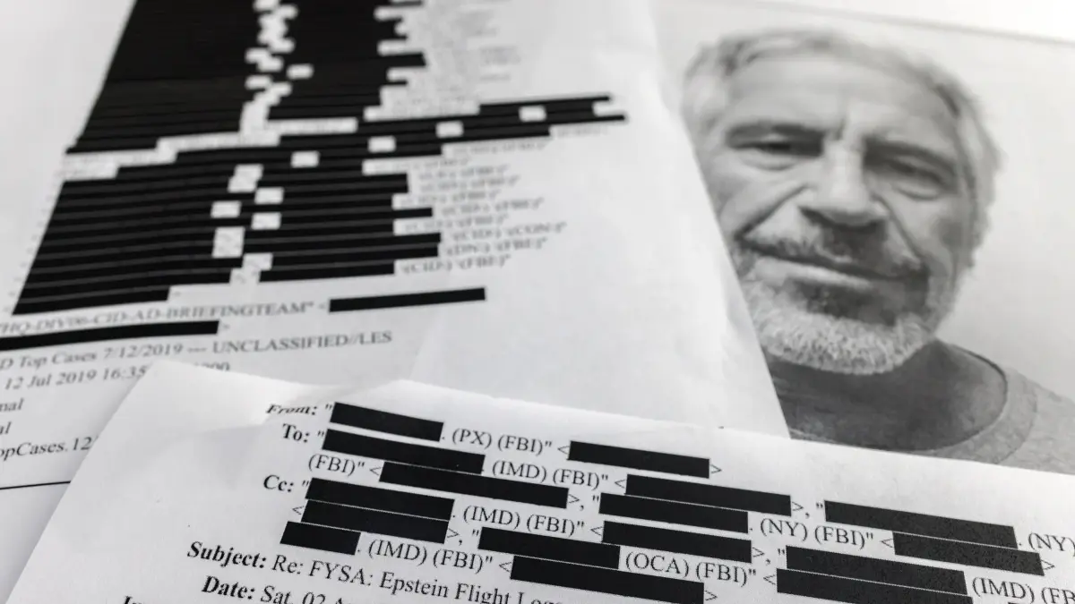 Juez ordena al Departamento de Justicia revelar partes censuradas de los archivos Epstein