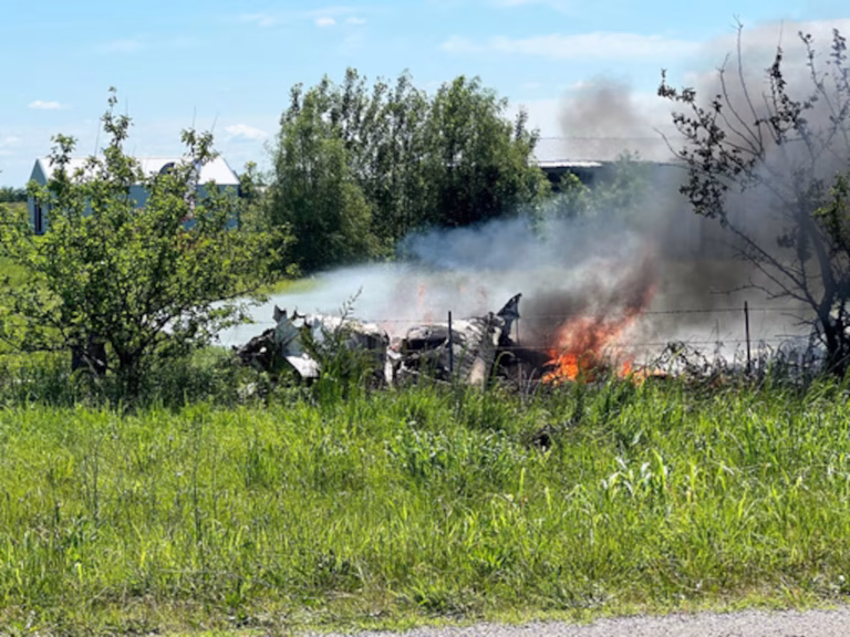 Tragedia en Misuri: mueren 12 personas al caer un avión de paracaidismo