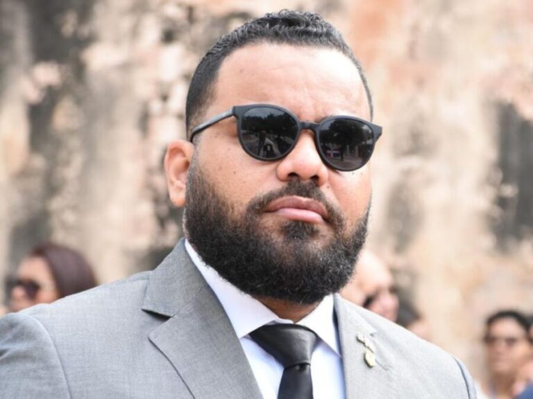 Hallan a oficial de la DNCD con impacto de bala; autoridades investigan el hecho