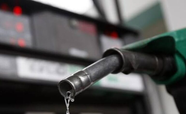Economista estima que congelación de las gasolinas costará más de RD$6,300 millones a los consumidores en 90 días