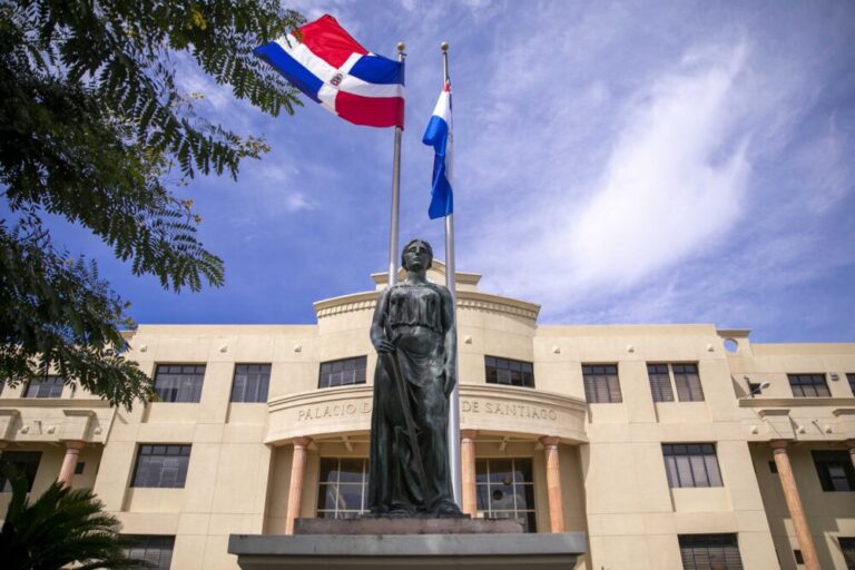 Caen presuntos estafadores vinculados a millonaria red criminal