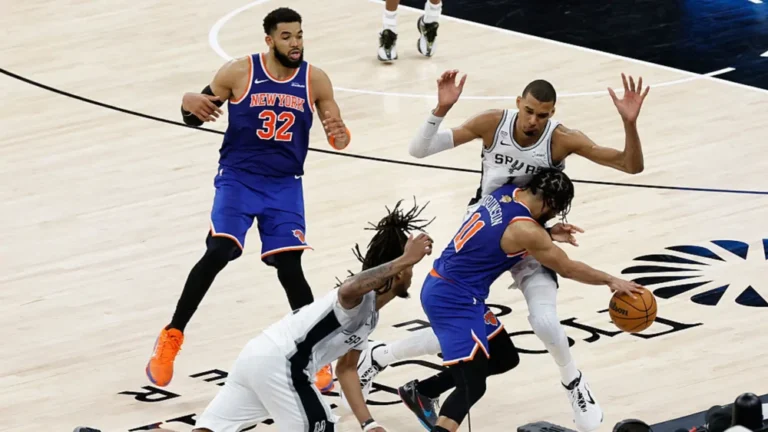 Spurs dejaron escapar el Juego 2: los errores que acercan a los Knicks al título