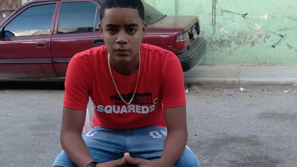 Dolor y reclamos de justicia en el sepelio de Rawel Sierra, joven fallecido durante protesta por apagones en Brisa del Este