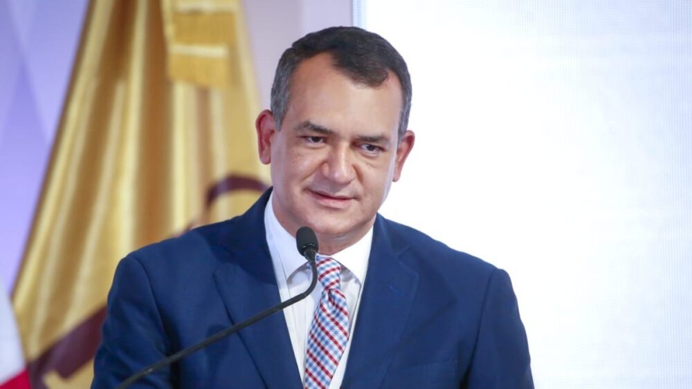 Román Jáquez responde a críticas: «La nueva cédula tiene el escudo oficial de la República Dominicana»
