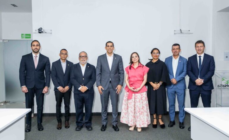 Roche y SeNaSa impulsan prevención del cáncer de mama