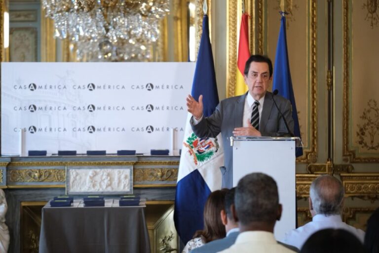 Embajada Dominicana en España reconoce a estudiantes destacados con el Premio al Mérito Escolar 2026