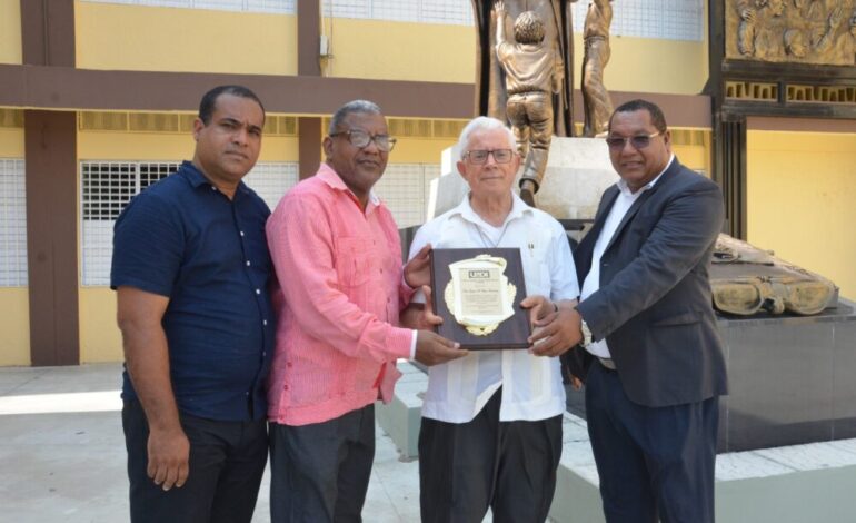 UPMEDI reconoce trayectoria del padre Gregorio Alegría