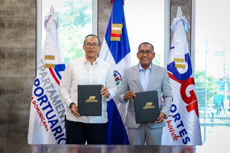 Acuerdan renovar pasaportes en aeropuertos del país