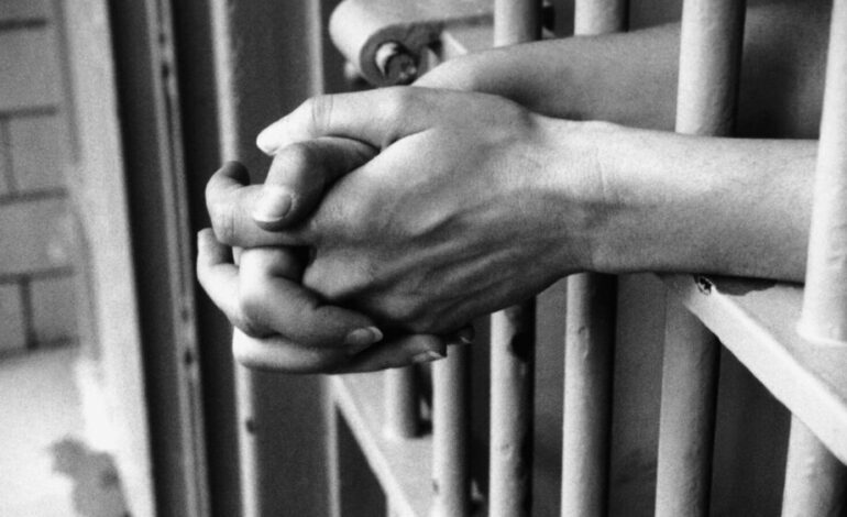 Retienen a adolescente por muerte de su padre en Duarte