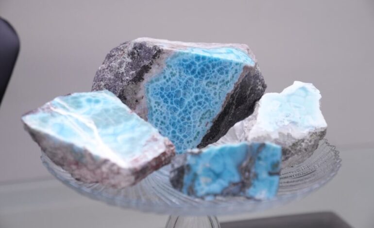 Energía y Minas garantiza abastecimiento de larimar para artesanos dominicanos