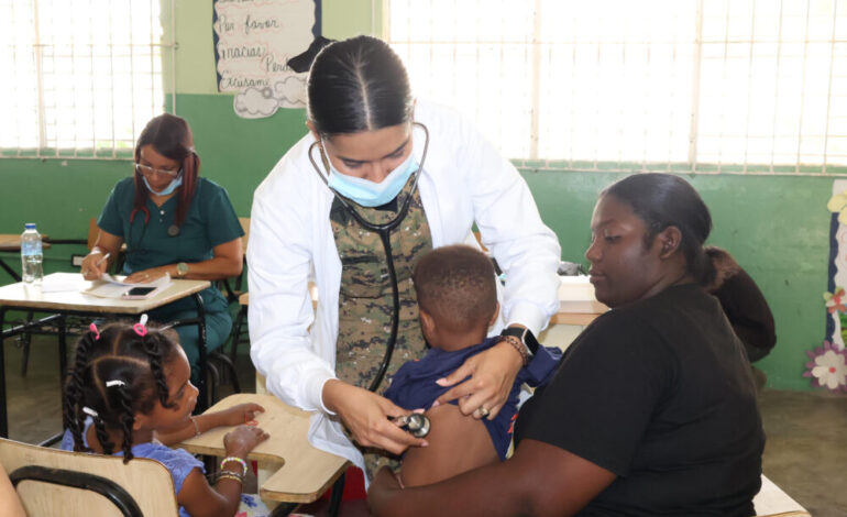 DGDC, Ejército y SeNaSa realizan jornada médica y social en Barahona