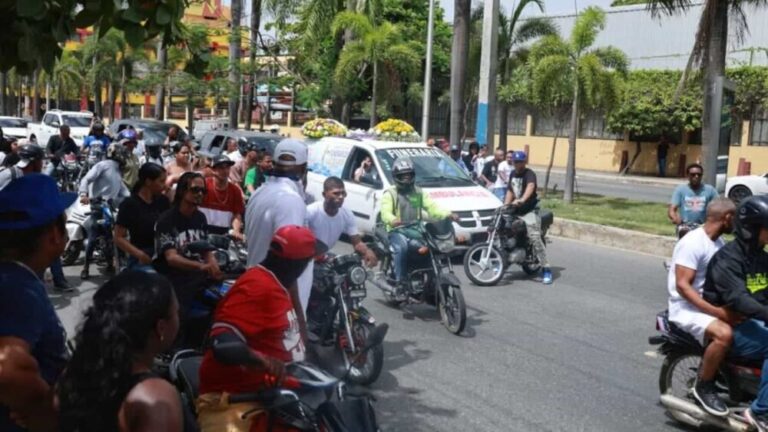Dan último adiós a joven fallecido en Herrera
