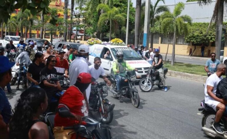 Dan último adiós a joven fallecido en Herrera