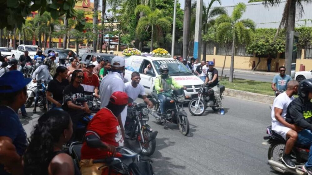 Dan último adiós a joven fallecido en Herrera