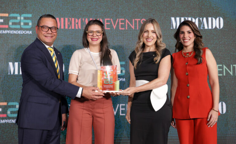 Banco Caribe reconoce a fundadora de Pork and Beer RD por su trayectoria emprendedora