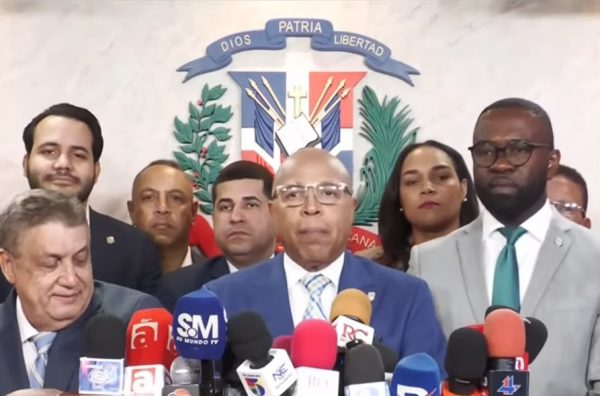 Diputados salen de sus curules y llevan el debate del nuevo Código Penal a un “baño de pueblo”