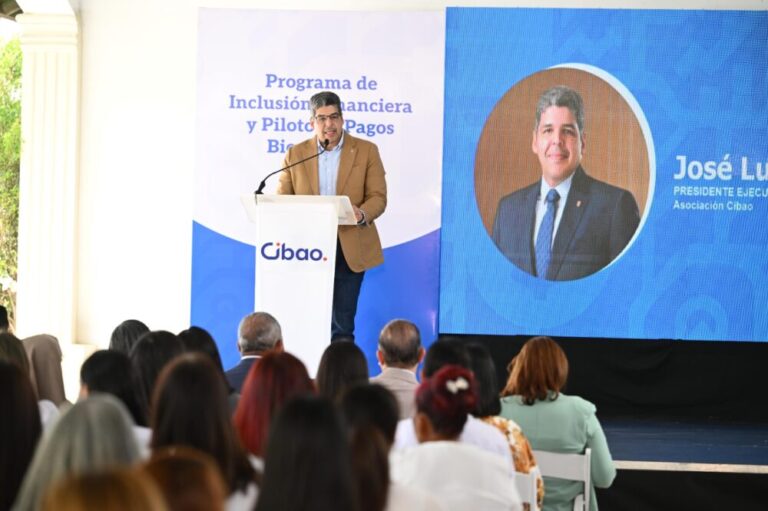 Más de 200 personas fortalecen su inclusión financiera en La Vega