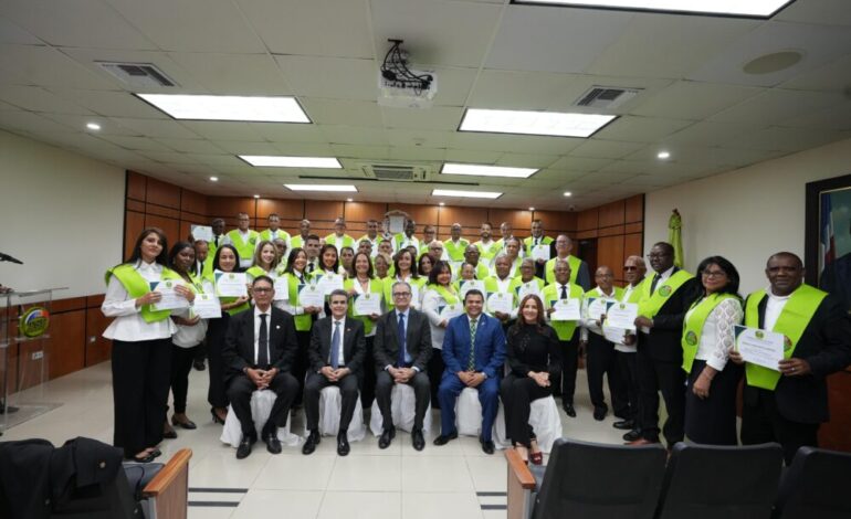 TSE gradúa a 58 dirigentes de Fuerza del Pueblo