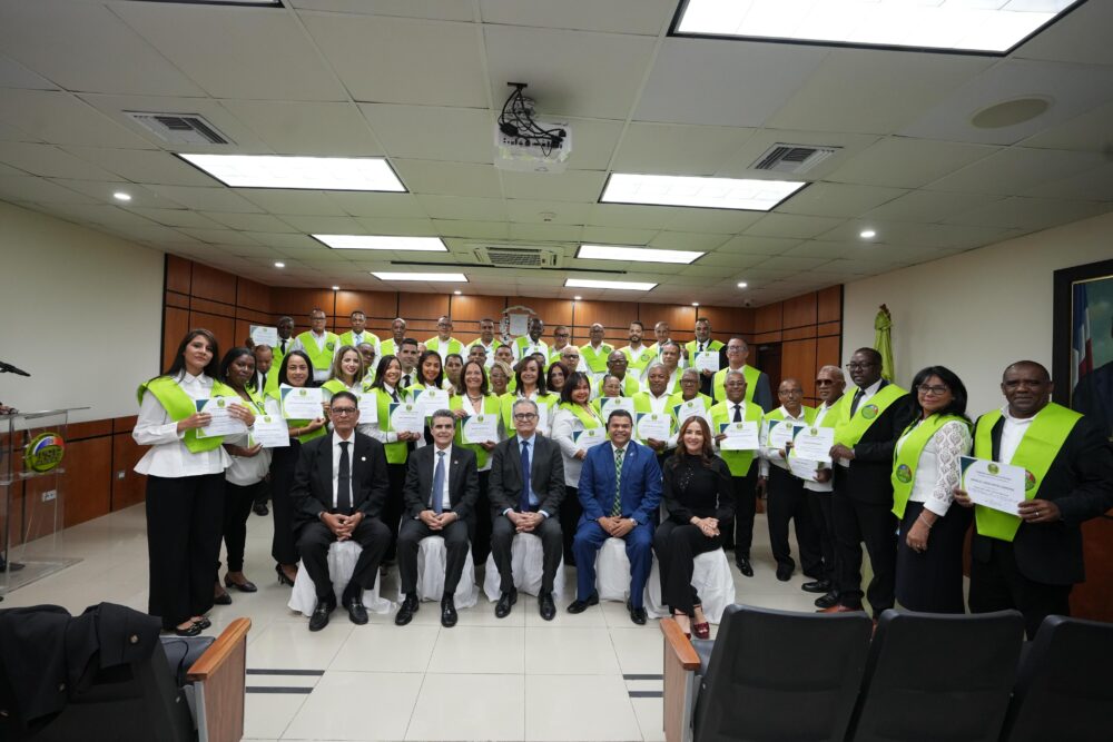 TSE gradúa a 58 dirigentes de Fuerza del Pueblo