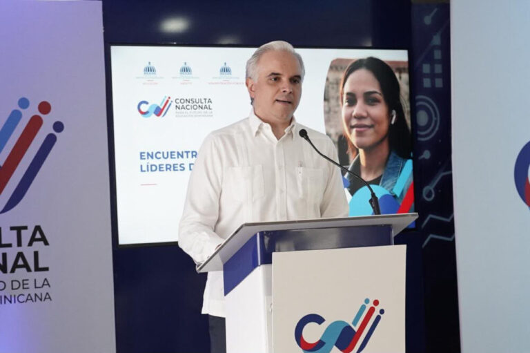 Consulta educativa reúne a líderes de opinión para impulsar reforma