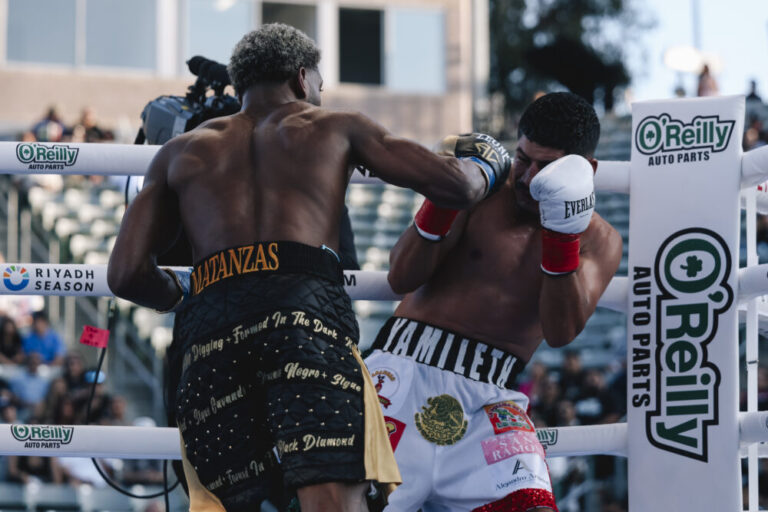 Andy Cruz gana por nocaut y apunta al título mundial