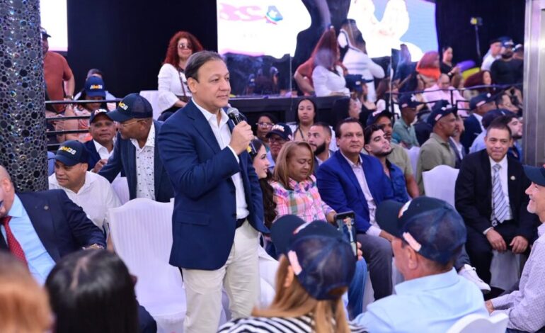Abel Martínez recibe respaldo de la diáspora dominicana en Nueva York y juramenta equipo político en el exterior