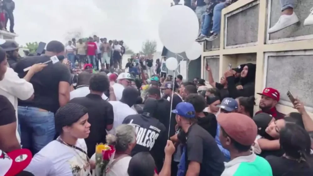 Dan cristiana sepultura a joven ultimado en Herrera; comunidad exige justicia