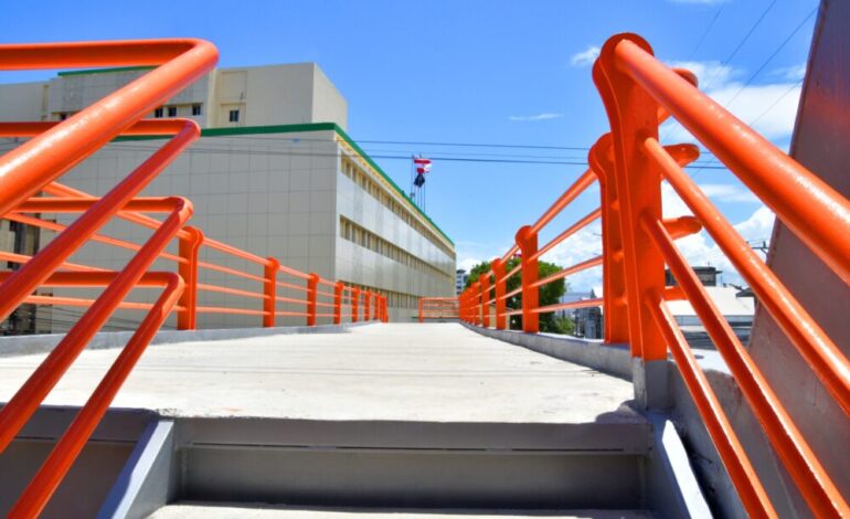 Reabren puente peatonal de la Ortega y Gasset
