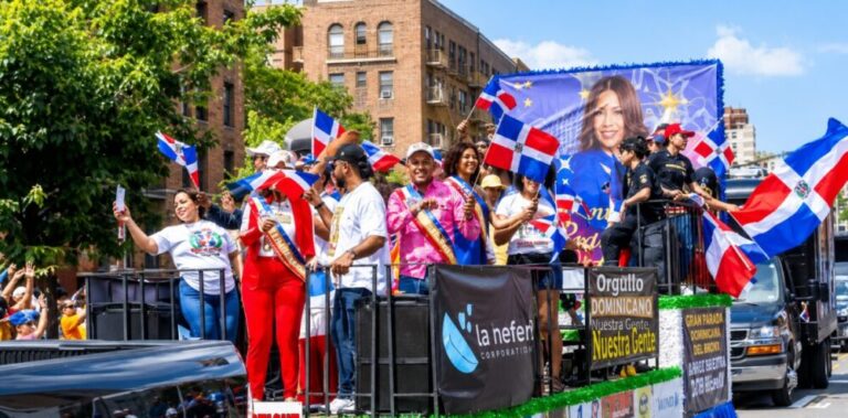 Miles de dominicanos desbordan el Bronx en la 37.ª Gran Parada Dominicana 2026