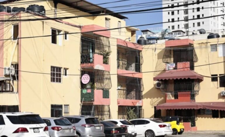 Misterio en Bella Vista: hallan muertos a madre e hijo dentro de un apartamento