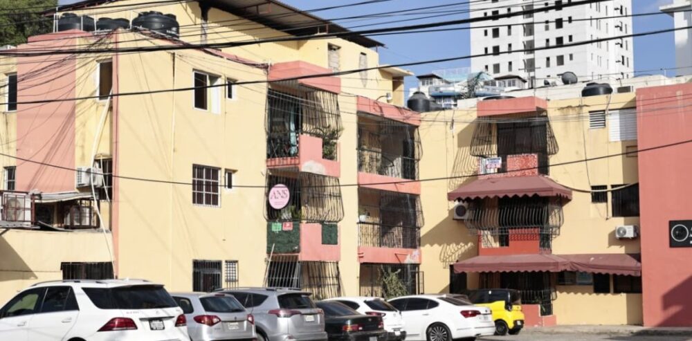 Misterio en Bella Vista: hallan muertos a madre e hijo dentro de un apartamento