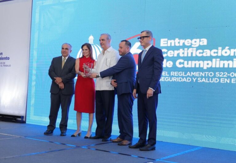 AES Dominicana recibe reconocimiento por seguridad laboral