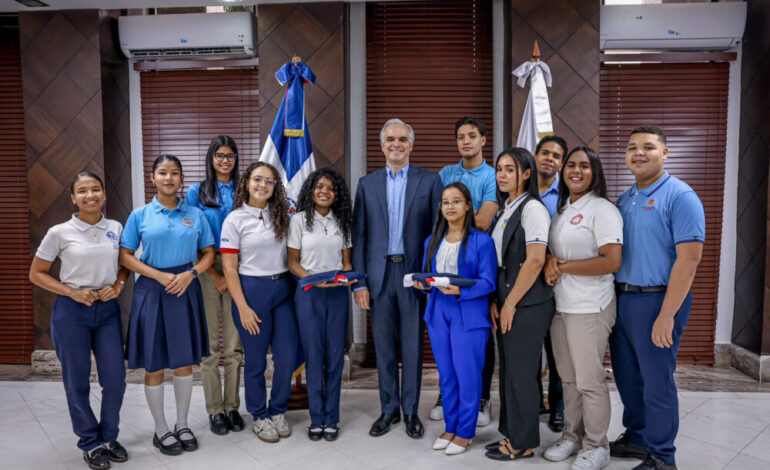 Estudiantes dominicanos representarán al país en competencias internacionales